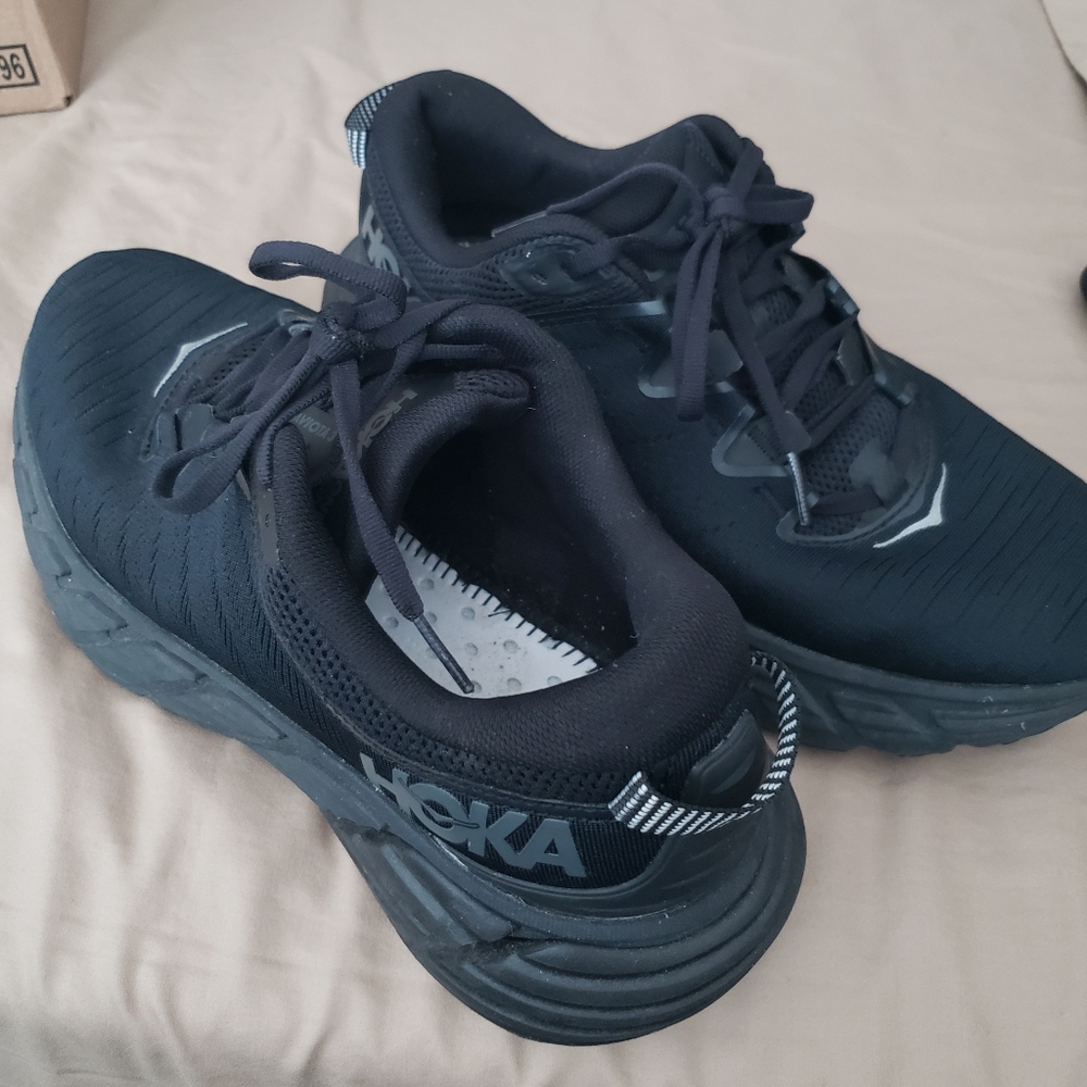 HOKA Women's One One sneakers Black on black 9.5 no tears,  missing insoles